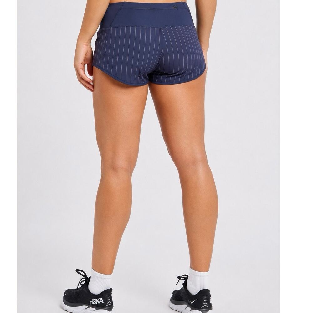 Oiselle NWT Mac Roga 1.75” Running Shorts Blue Pinstripe Size 4